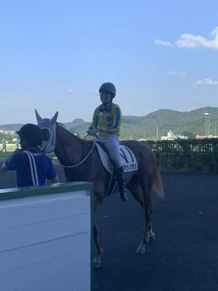 2番人気ノアヴィグラスで鮮やかに逃げ切り勝ちを決めた藤田菜七子