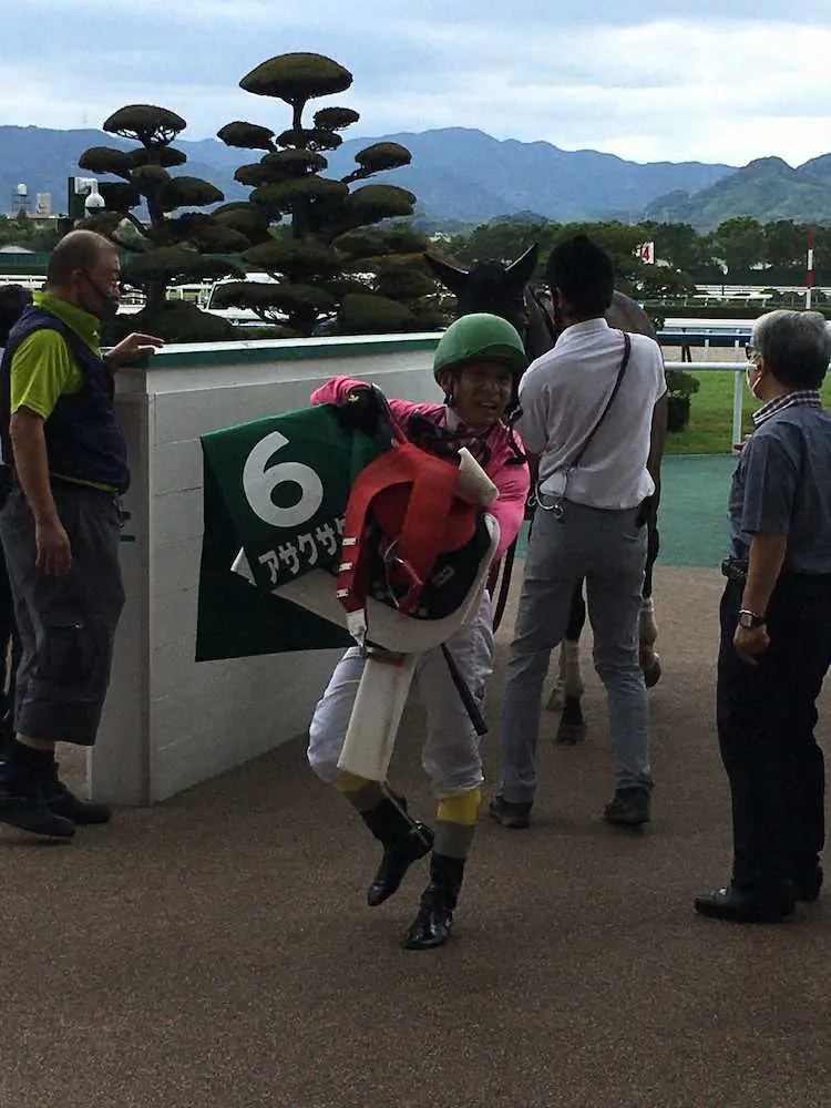 小倉8R・小倉サマージャンプをアサクサゲンキで制した熊沢重文は障害歴代最多勝記録の254勝に並んだ