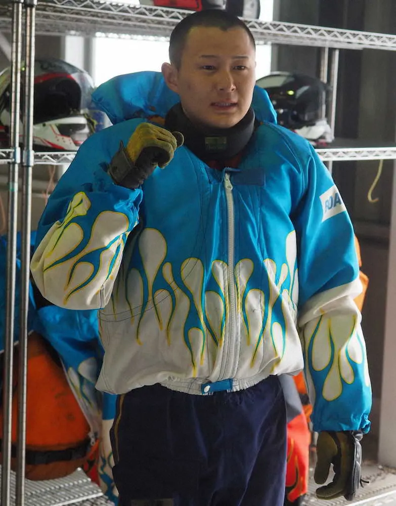 4カド捲りで有終のの美を飾った岩田　　　　　　　　