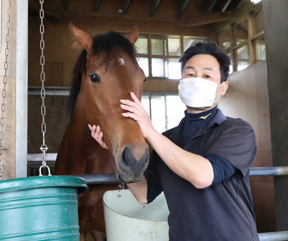 キタサンシュガーと辻田厩務員（撮影・亀井直樹）