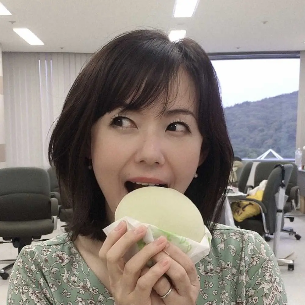 盛岡競馬場でスイーツを頬張る（笑い）競馬場は、女性に嬉しいグルメもありますよ！