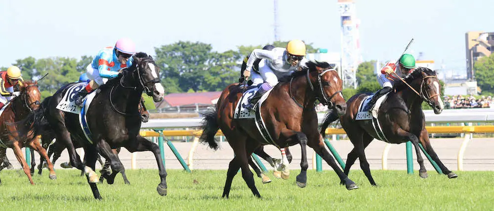 ＜東京11R　日本ダービー＞イクイノックス（左）は2着（撮影・西川祐介）