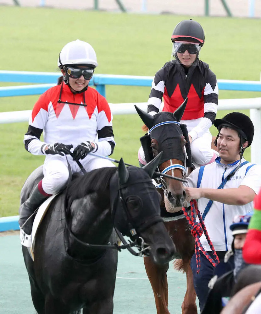 ＜小倉6R＞2着の今村聖奈（左）と1着の永島まなみ（撮影・中村　達也）