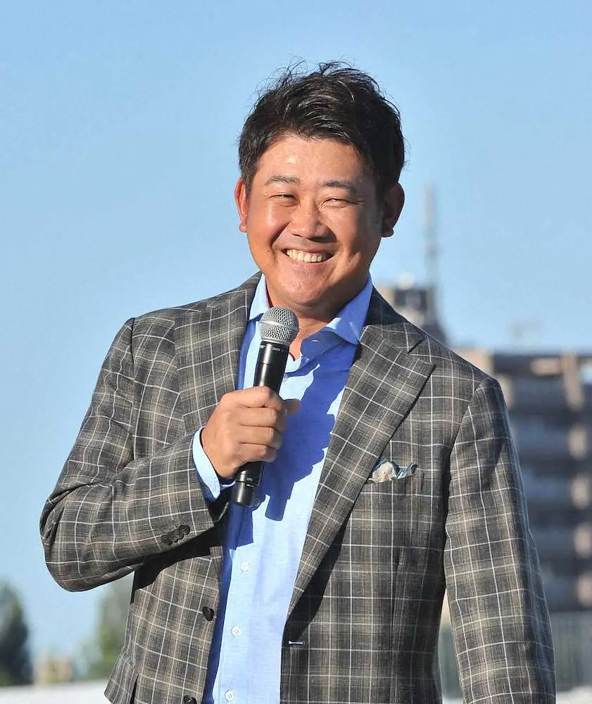 札幌でレース終了後に行われたトークショーを行った松坂氏（撮影・千葉　茂）