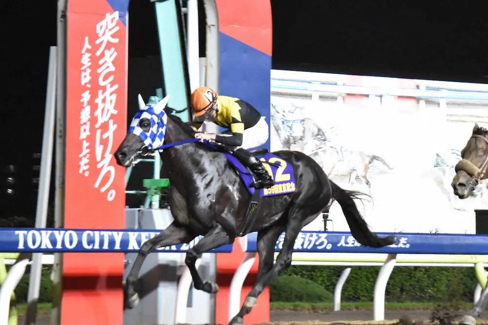 好位から抜け出して東京記念を制したランリョウオー