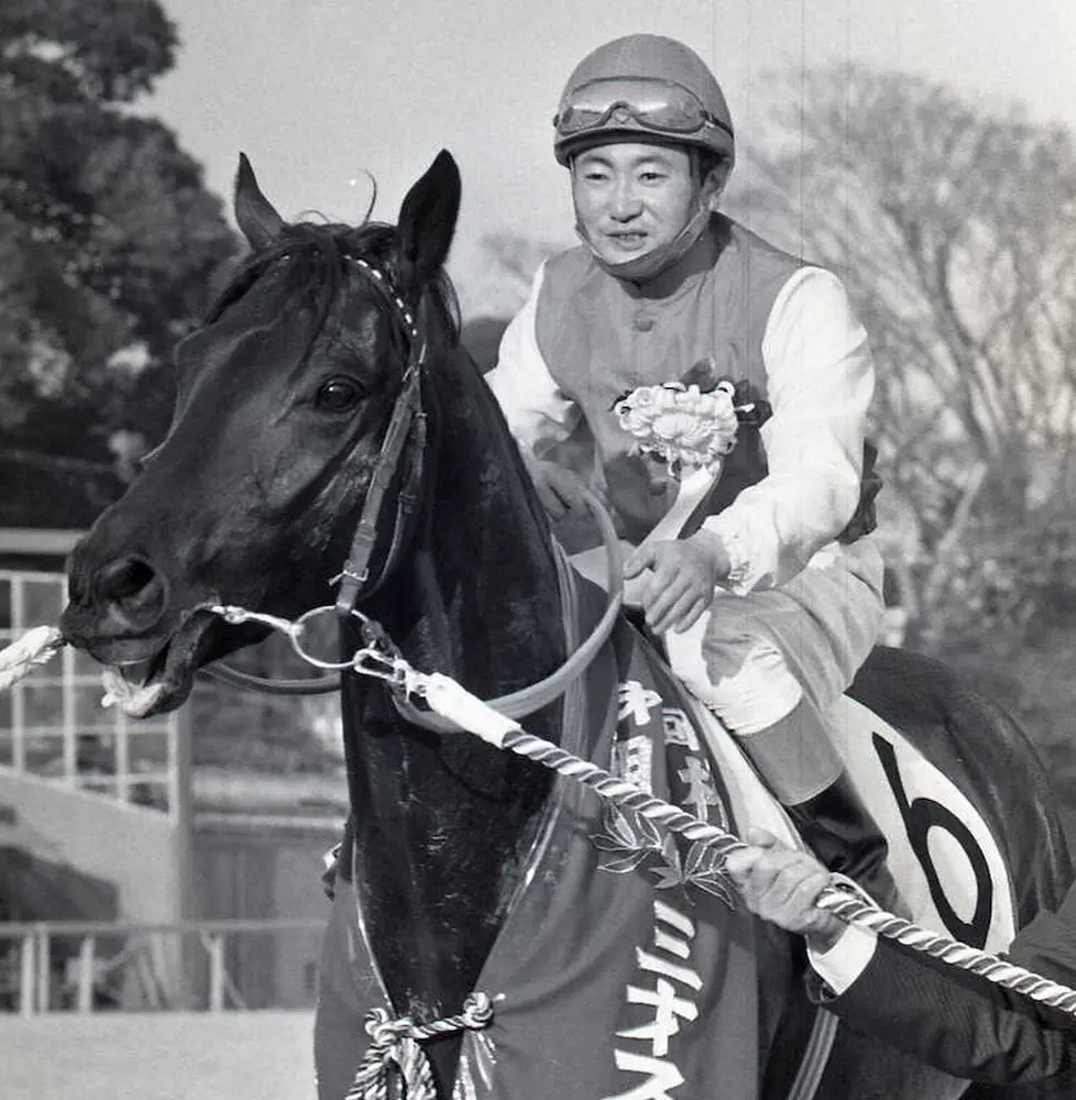 1976年の朝日杯3歳Sを圧勝したマルゼンスキーと中野渡騎手