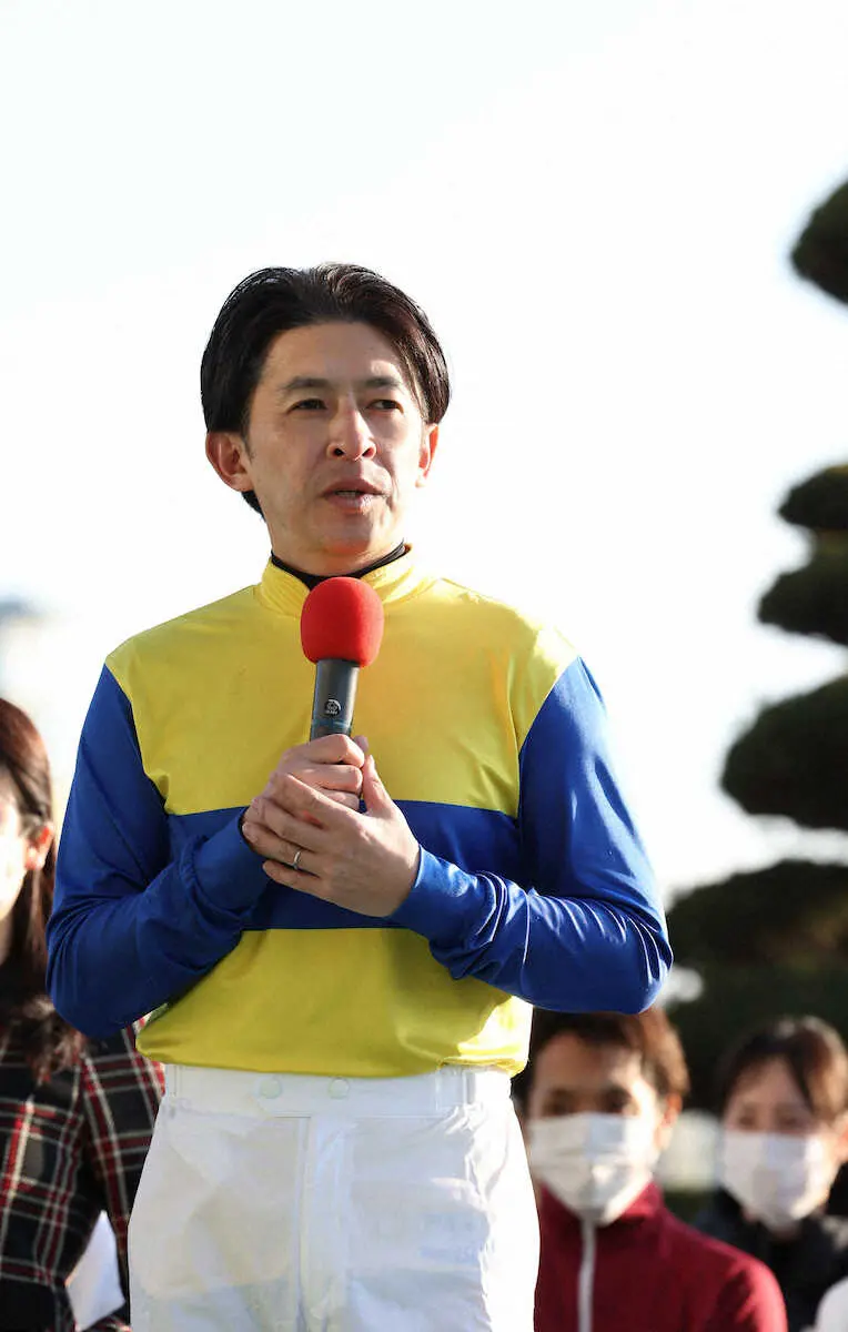 小倉最終騎乗セレモニーでインタビューに応える福永（撮影・亀井　直樹）