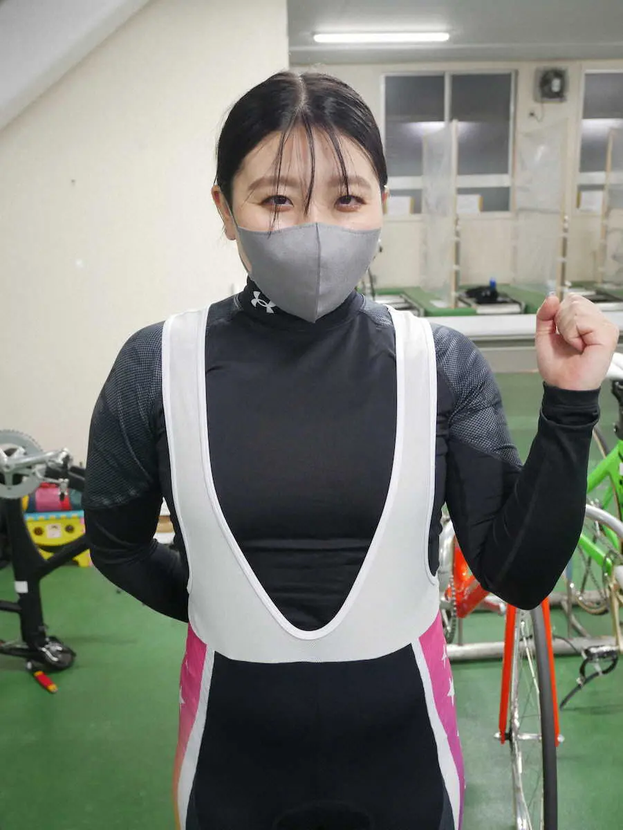＜松戸競輪場＞ホームバンクで決勝入りを決めた鈴木彩夏
