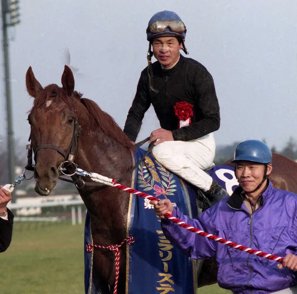 97年フェブラリーSを制した岡部幸雄とシンコウウインディ
