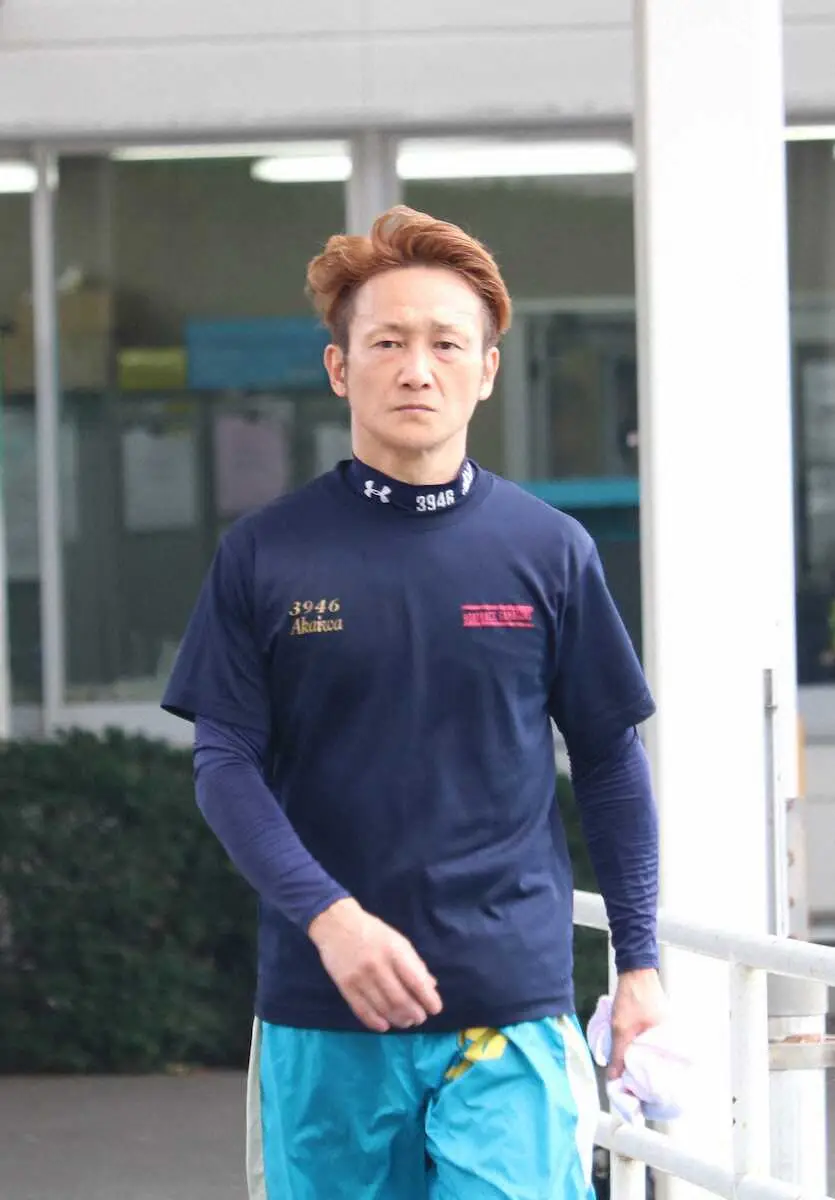 エース候補の74号機を手にした赤岩