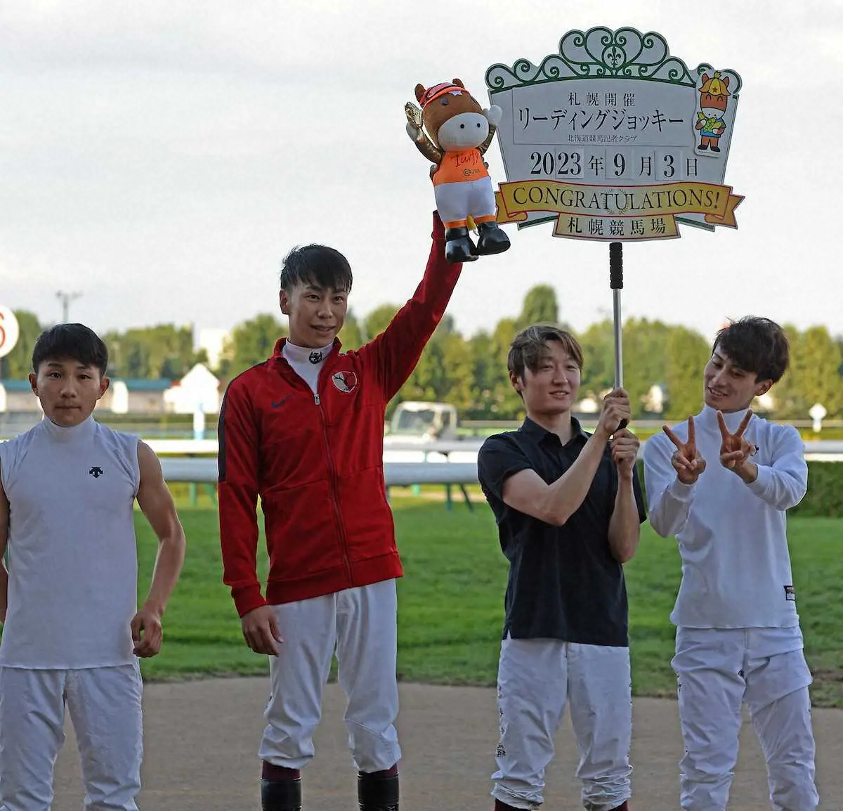札幌開催で22勝を挙げてリーディングジョッキーになった横山武史騎手　　（撮影・千葉茂）
