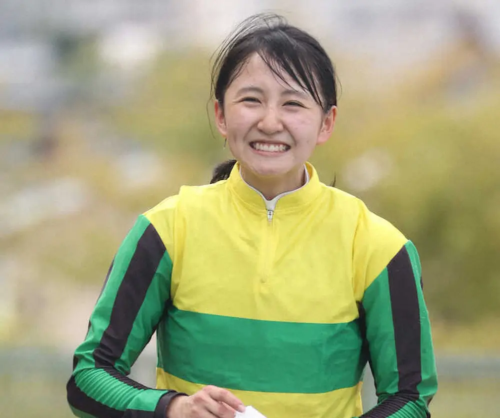 ＜阪神8R＞勝利した古川奈穂騎手（撮影・亀井　直樹）
