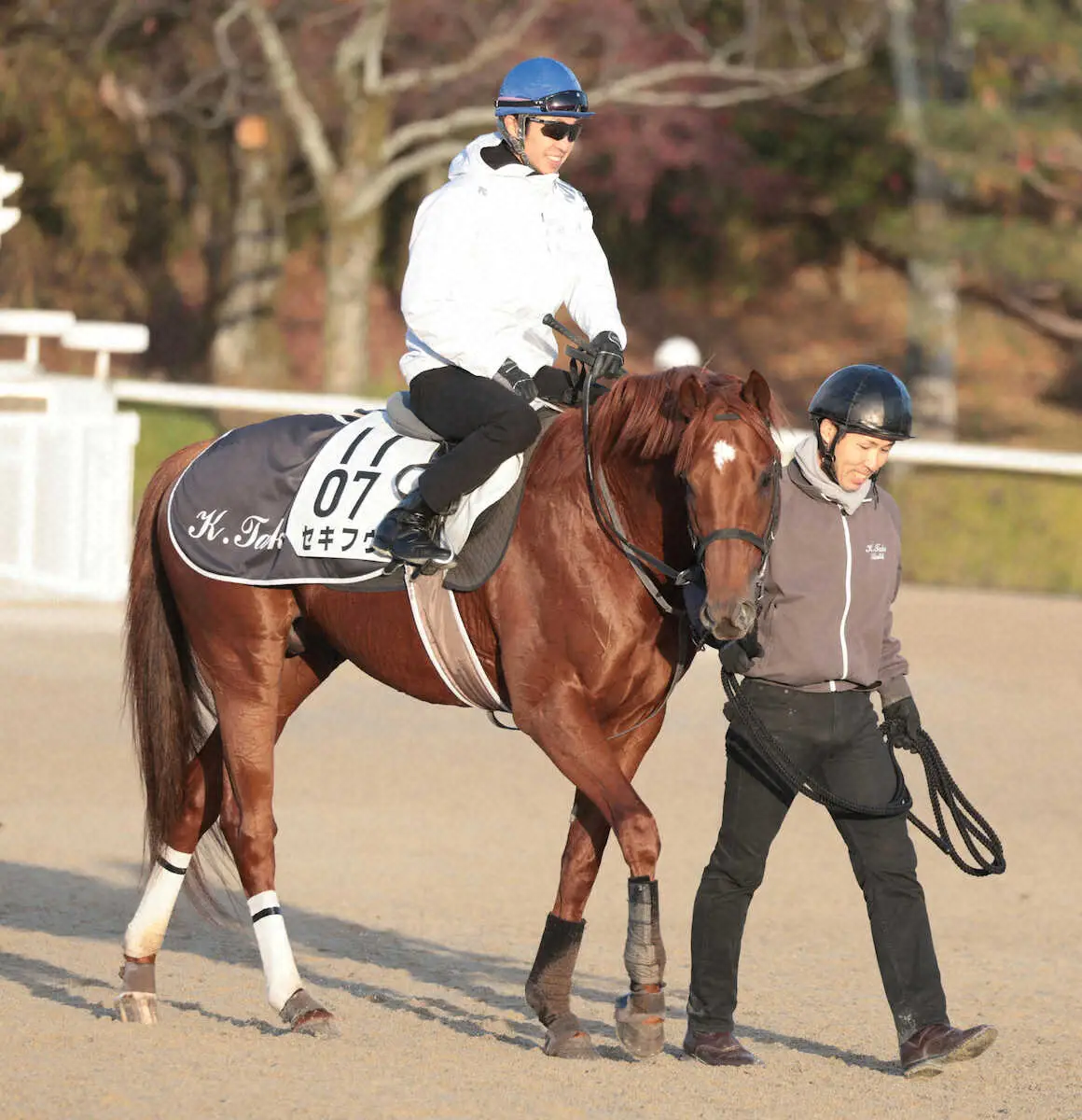セキフウにまたがり、調教騎乗を再開した武豊（撮影・坂田　高浩）