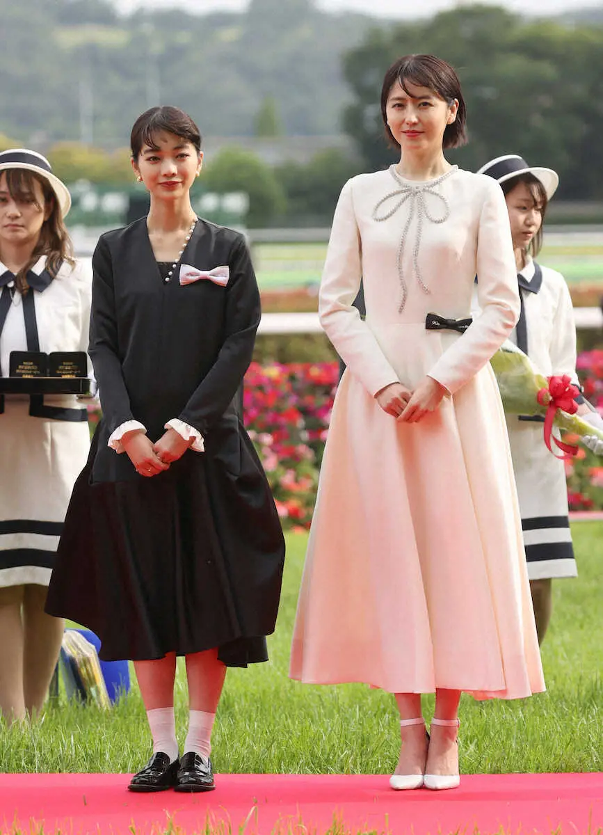 長澤まさみ（右）と見上愛