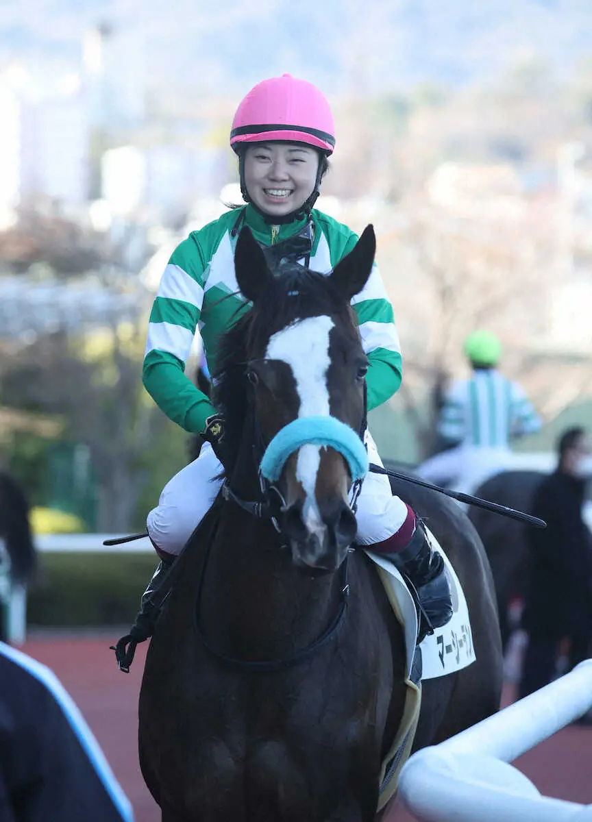 ＜阪神6R＞勝利したマーシーランと河原田菜々騎手　（撮影・亀井　直樹）
