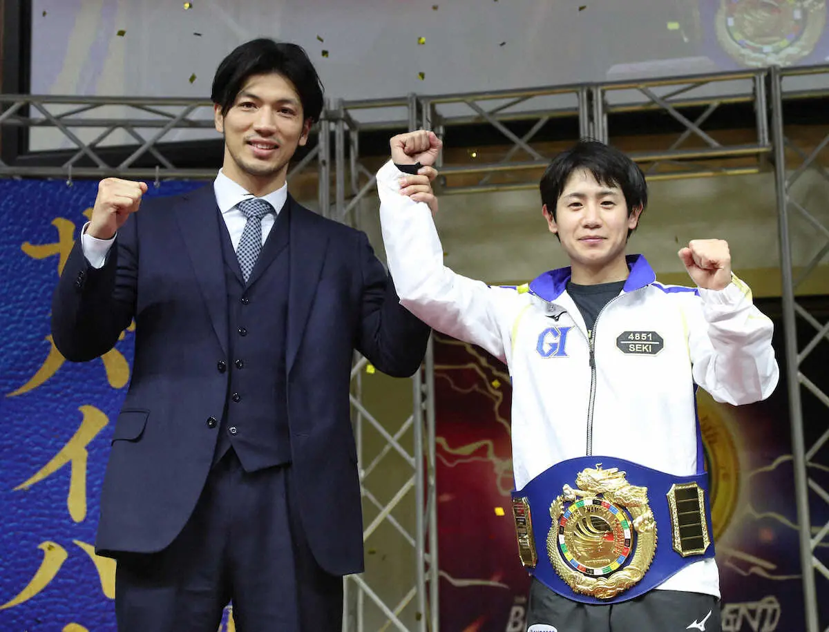 優勝した関浩哉（右）とプロボクシング元世界王者の村田諒太氏（撮影・成瀬　徹）