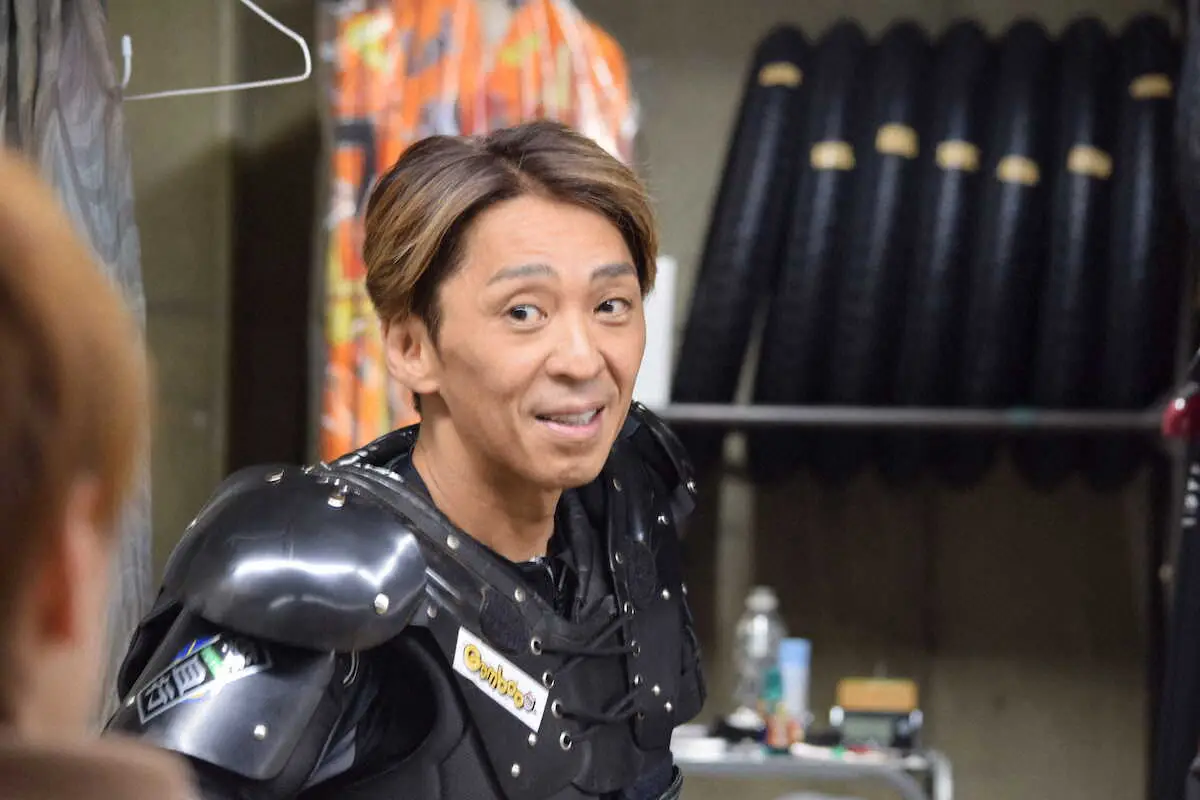 川口G1の初日9Rを制した森且行は仲間の祝福に笑顔
