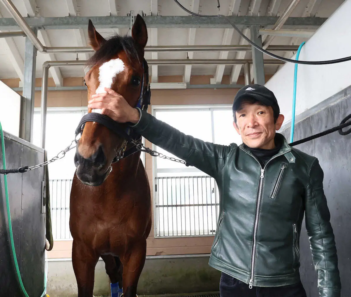 メイショウタバルと石橋守調教師（撮影・亀井直樹）　