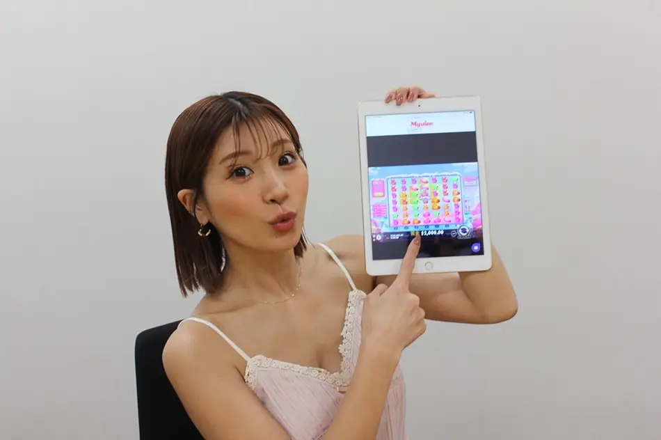 ミスティーノ無料版で人気スロットゲーム「シュガーラッシュ」を楽しむ葉月あや