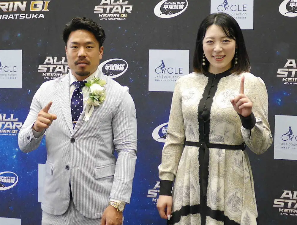 ファン投票1位に選ばれた古性優作（左）と児玉碧衣