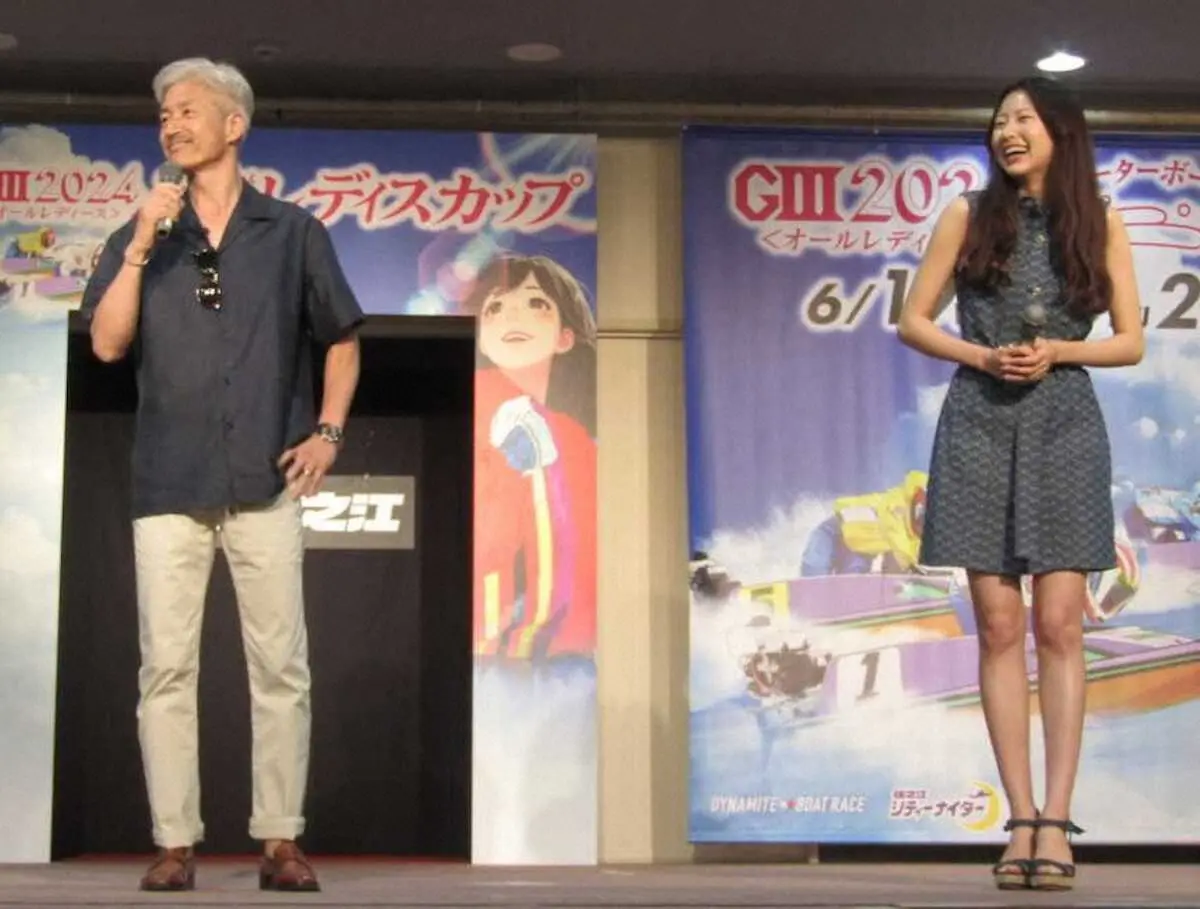 トークショーを行った松井繁（左）と三女の松井朝海