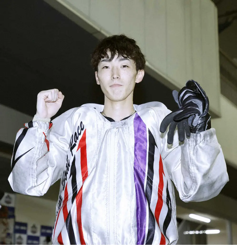 準優勝戦10Rを制してガッツポーズの畑田汰一（撮影・五島　佑一郎）