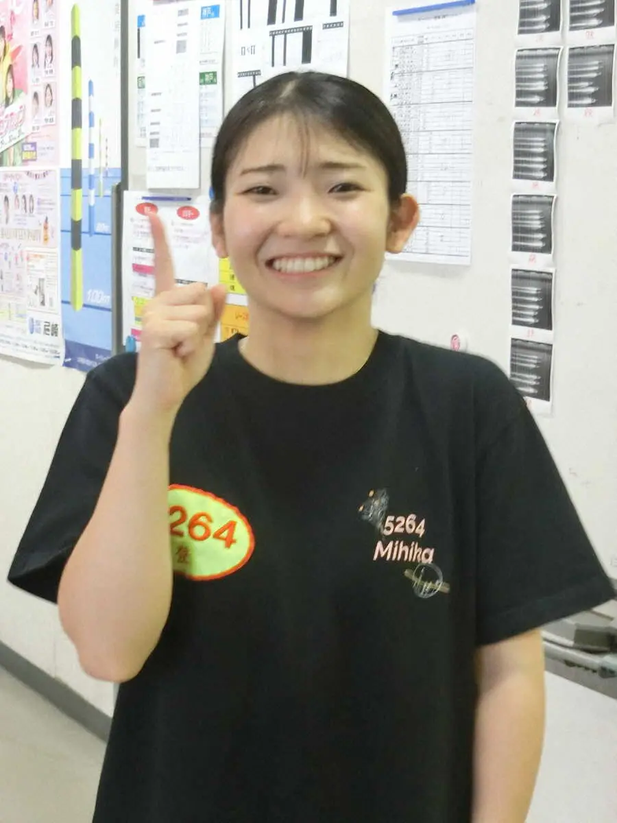 地元初勝利の登みひ果が笑顔で“１着ポーズ”