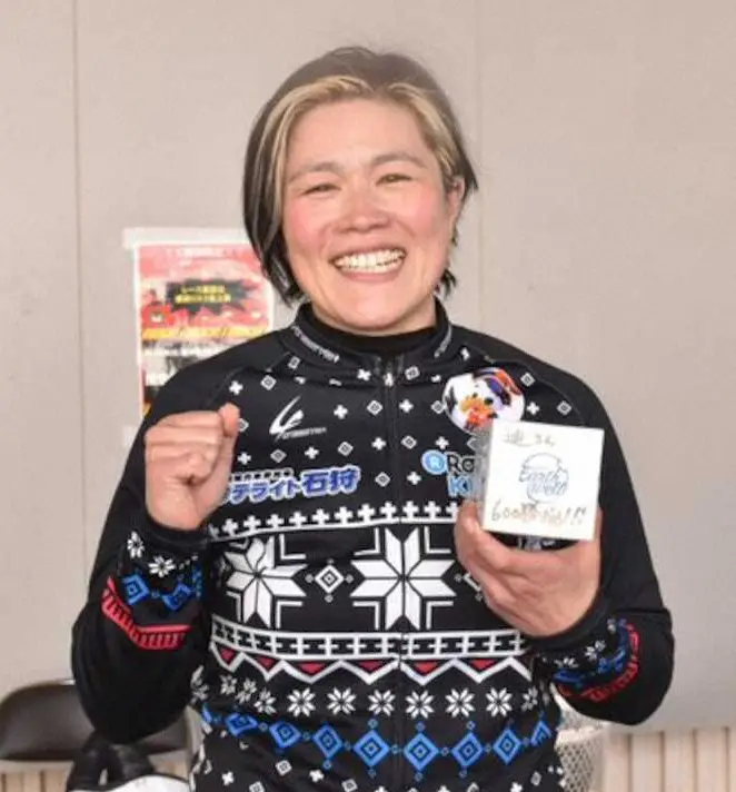 通算６００勝を喜ぶ奥井迪
