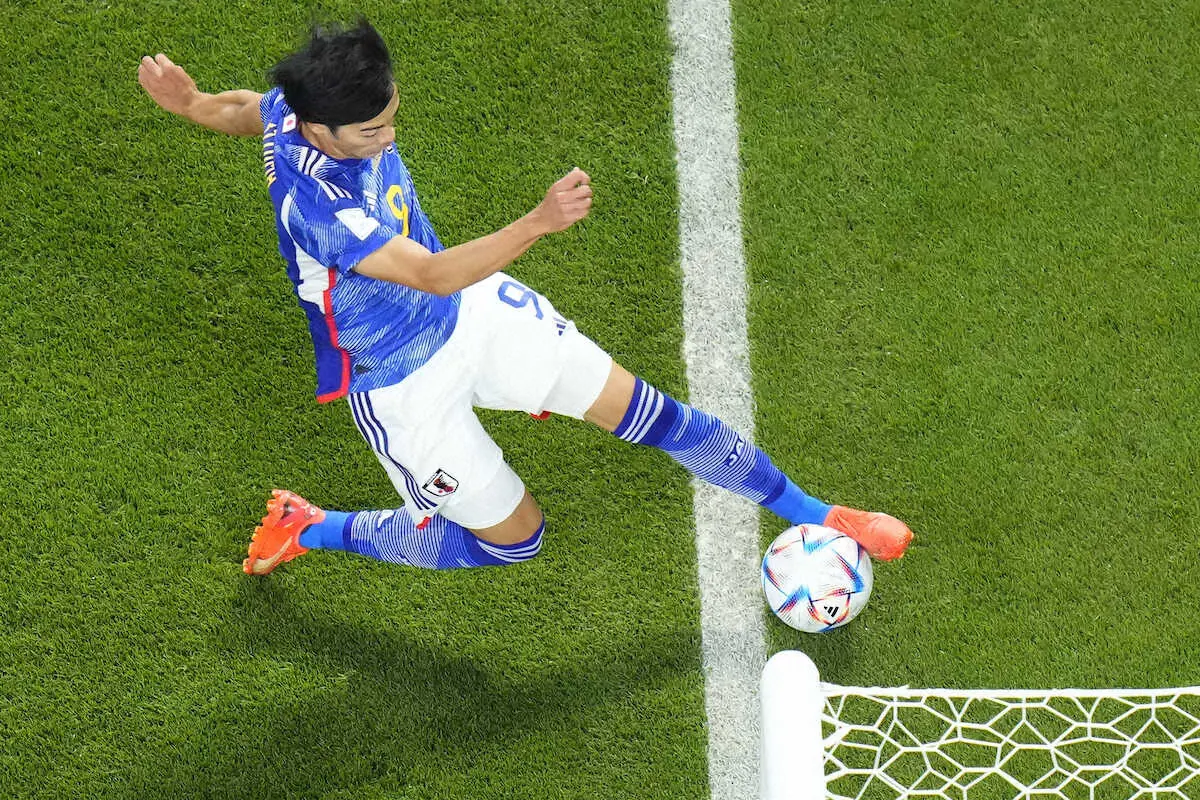 ＜W杯カタール大会＞日本対スペイン戦、“三笘の1ミリ”は世界中で話題を呼んだ（AP）